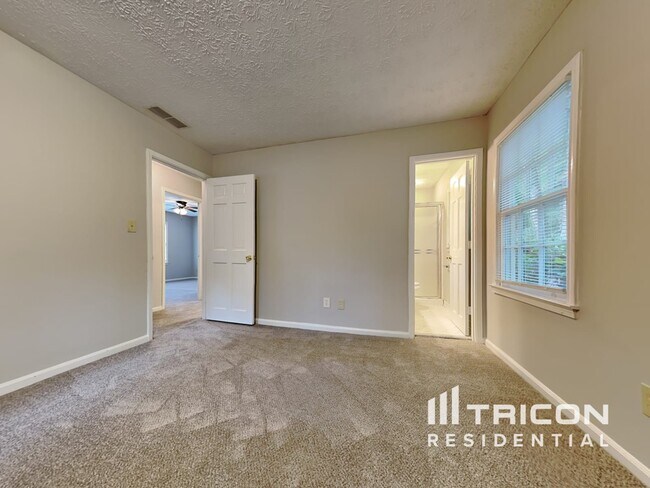 Building Photo - 955 Willow Run