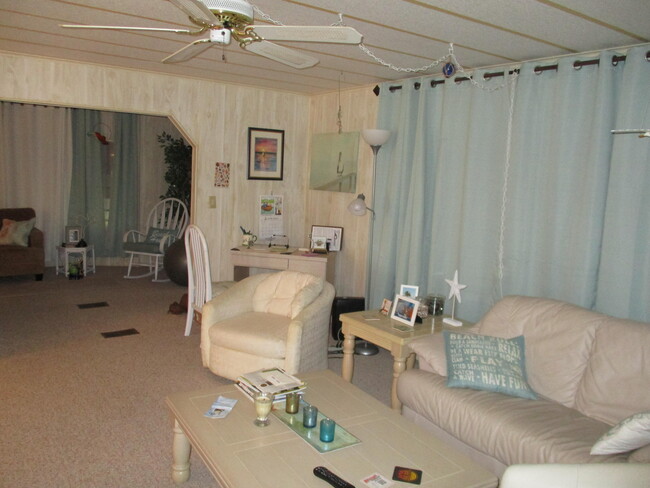 Building Photo - 7915 SE Independence Ave