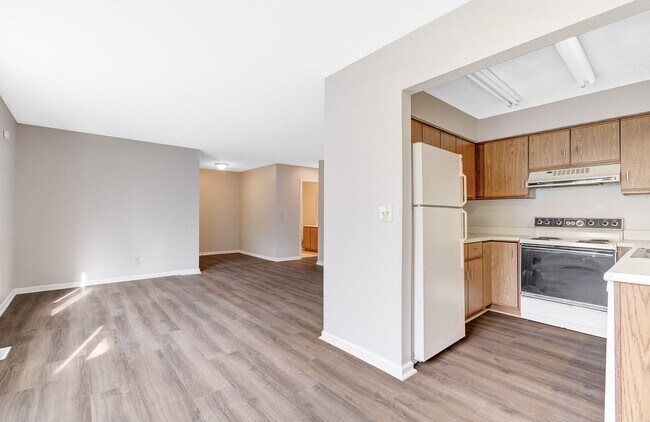 Building Photo - 1104 N Main St