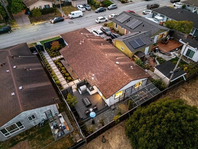 Building Photo - 2501 Fleetwood Dr