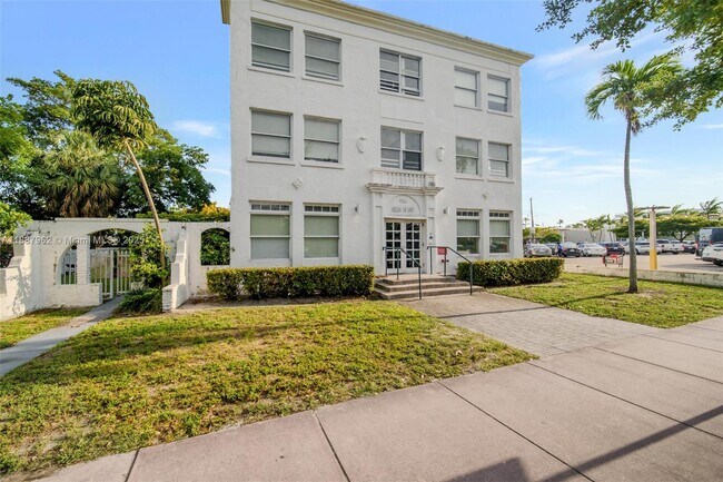 Building Photo - 924 Marseille Dr
