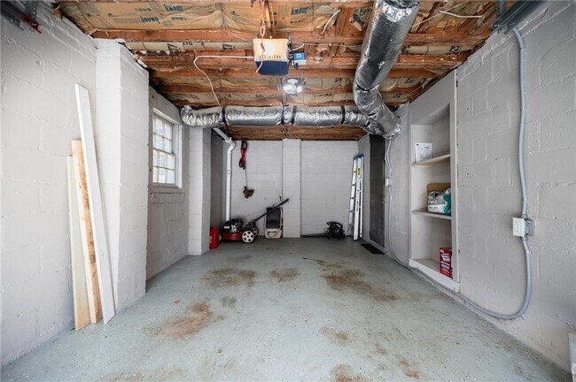 Building Photo - 1131 Winburn Dr
