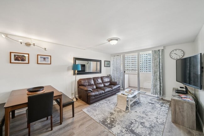 Building Photo - Charming central 3BR Condo in Honolulu