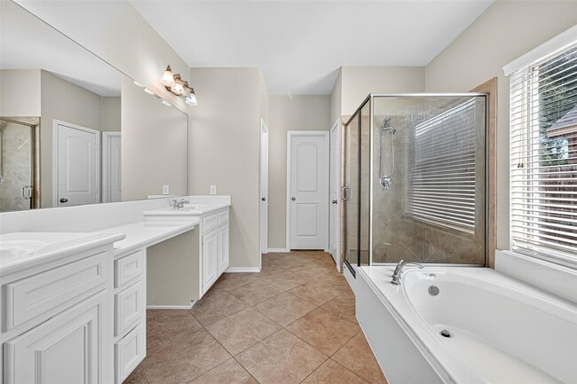 Building Photo - 2606 Waterbrook Ln