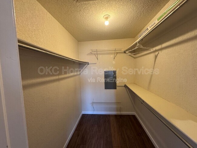 Building Photo - 3200 W Britton Rd