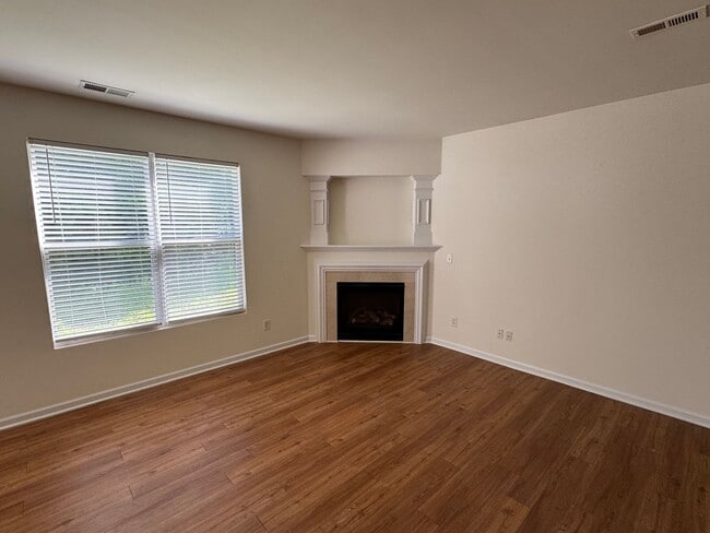 Building Photo - 6644 Sequoia Hills Dr