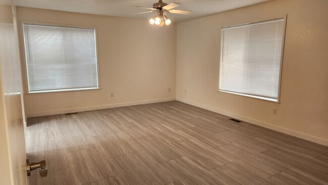 Building Photo - Lake house with Shop on 1/2 acre