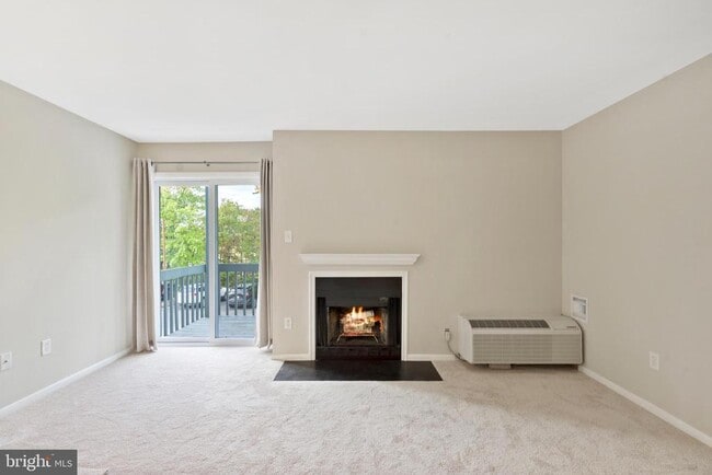 Building Photo - 2037 Lucas Ln