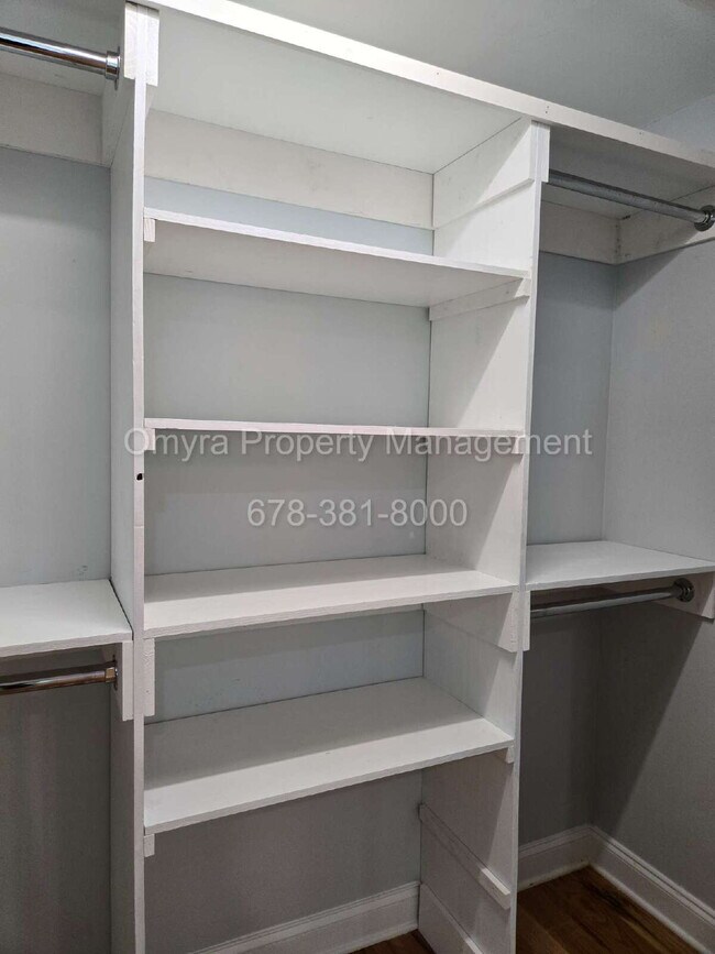 Building Photo - Gorgeous 3 Bedroom House in Atlanta!