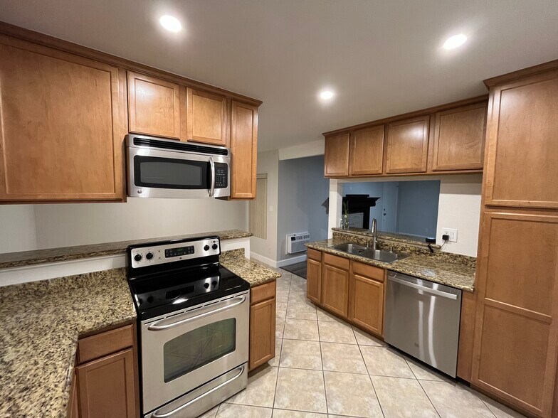 Building Photo - 1345 Cabrillo Park Dr