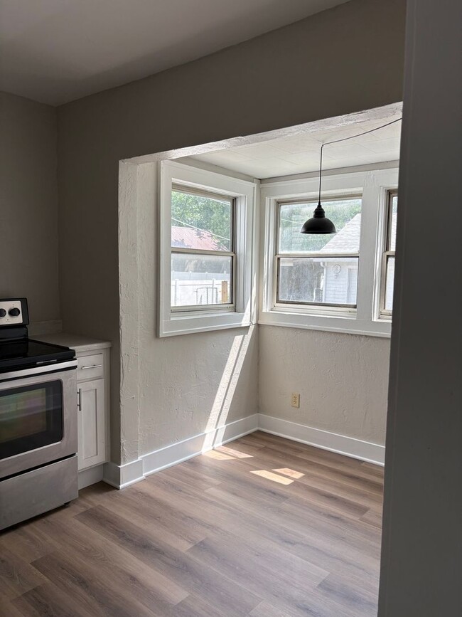 Building Photo - 3 Bedroom 1 Bath 2 Story Home