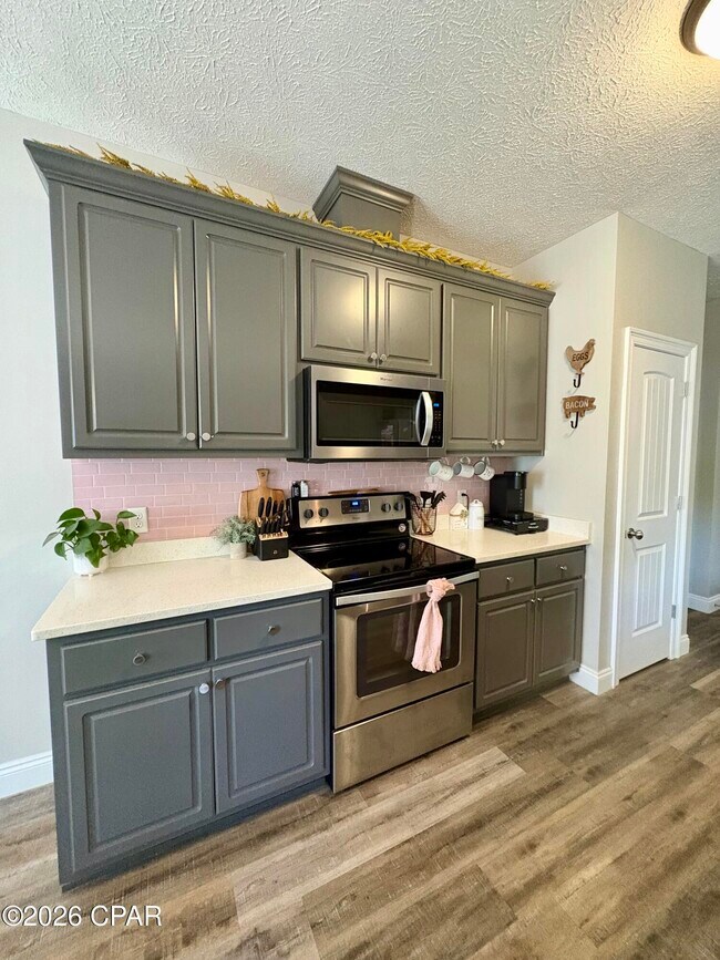 Building Photo - 801 W 17th St