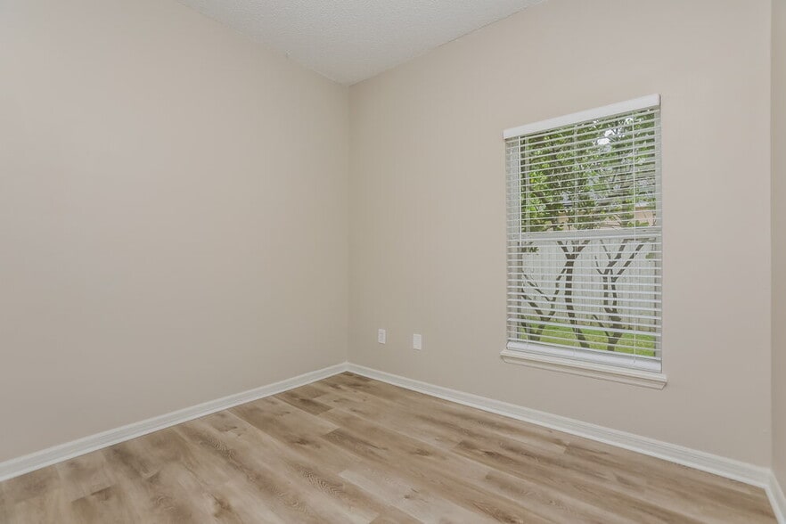 Building Photo - 4876 Waterside Pointe Cir