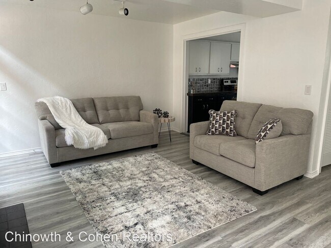 Building Photo - 2 br, 2.5 bath House - 1621 S Quaker Ave U...