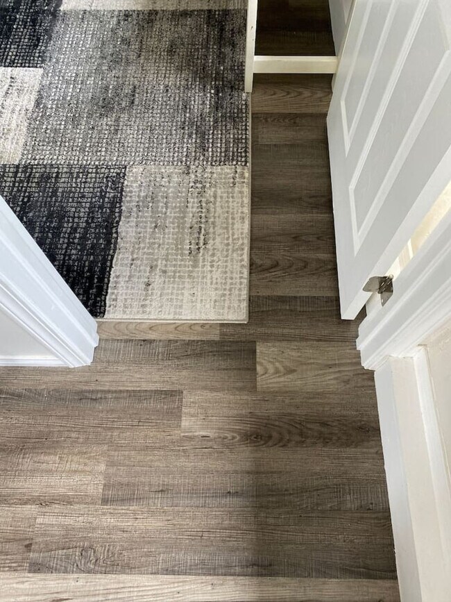 Building Photo - 910 S Lincoln Ave