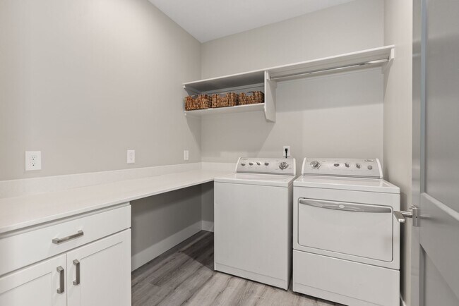 Building Photo - PROMO*** $1000 Off 1st Month of Rent -Beau...