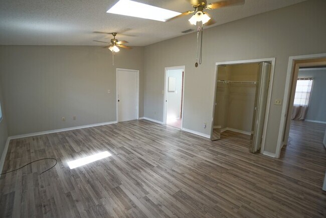 Building Photo - Charming 3/2 home in South Tampa