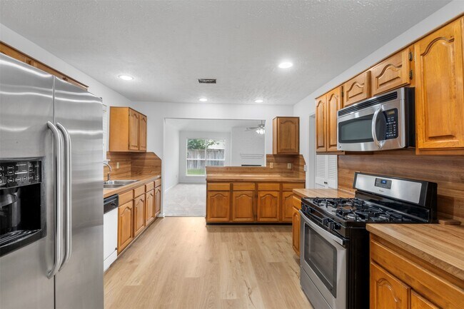 Building Photo - 25802 Chapel Ridge Ln