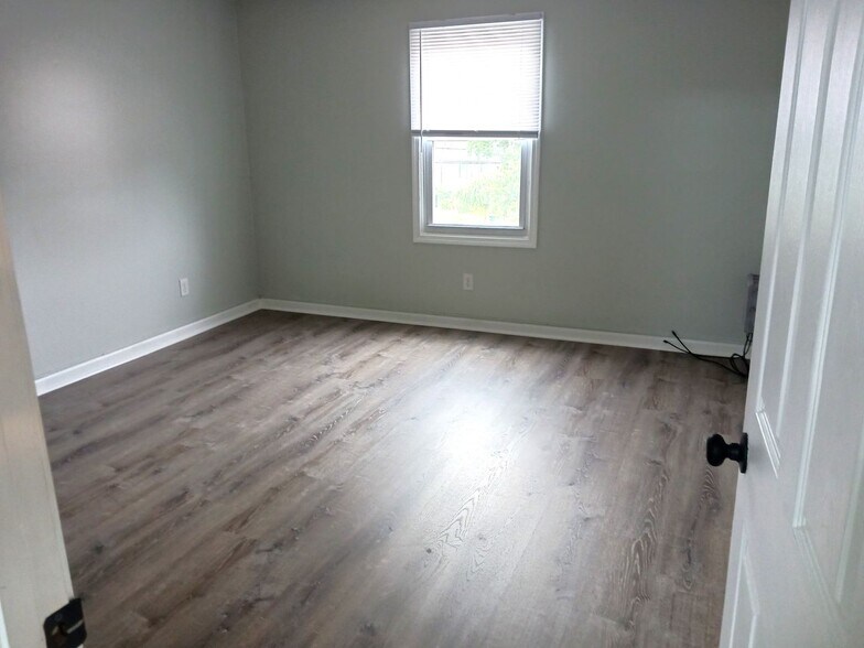 Building Photo - 262 -264 George Waterman Road