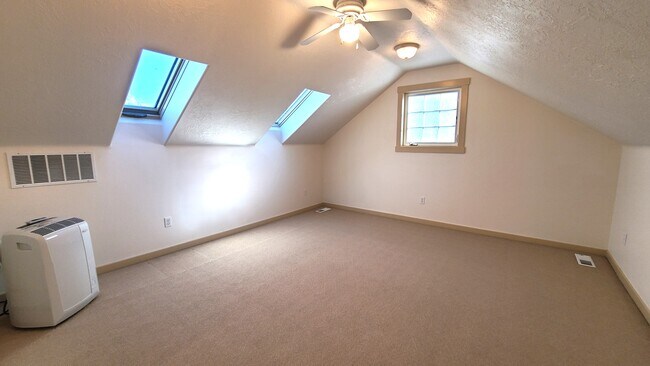 Building Photo - 2130 Strauss Ct E