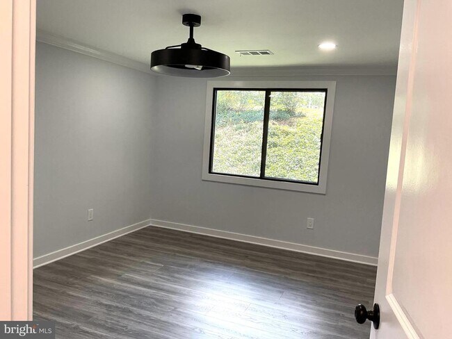 Building Photo - 18403 Bishopstone Ct