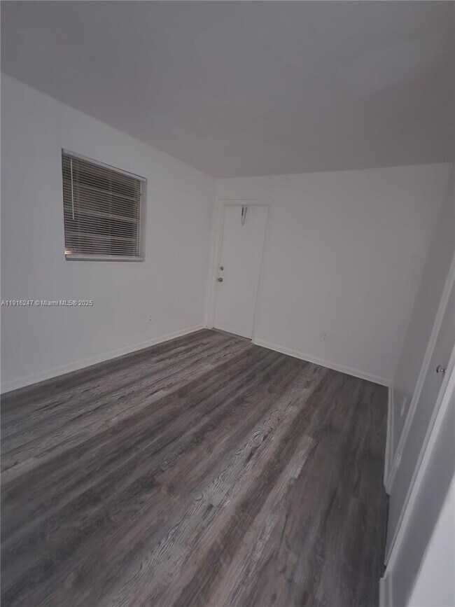 Building Photo - 519 NW 8th Ave