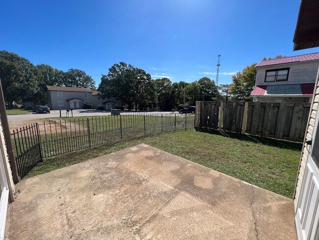 Building Photo - 110 Country Villa Ln