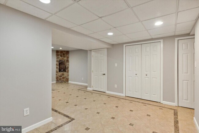 Building Photo - 125 Vernon Ct