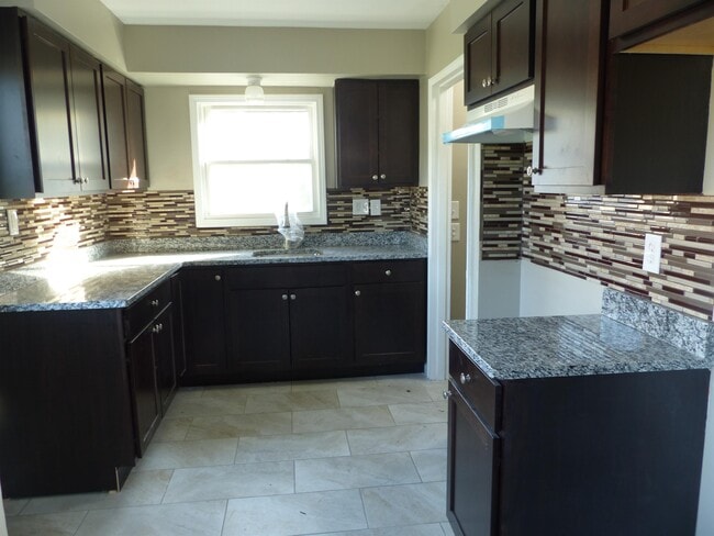 Building Photo - 7571 Pardee Rd