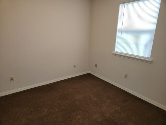 Building Photo - 6105 W 2nd Manor