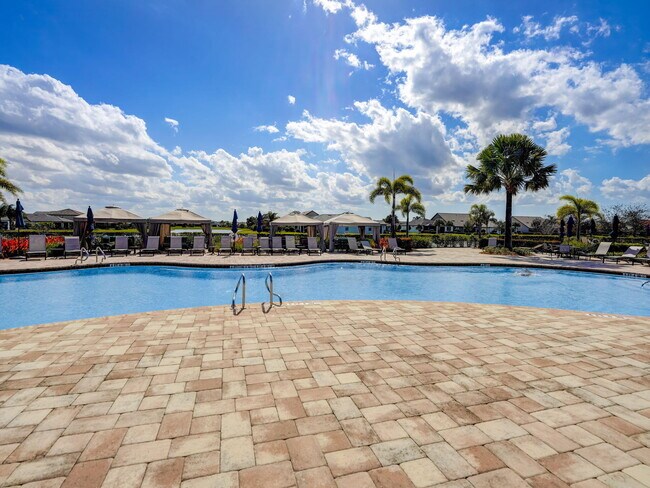 Building Photo - 837 SE Courances Dr