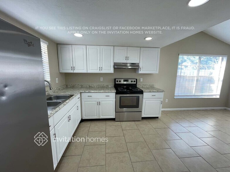 Building Photo - 8229 Greenleaf Cir