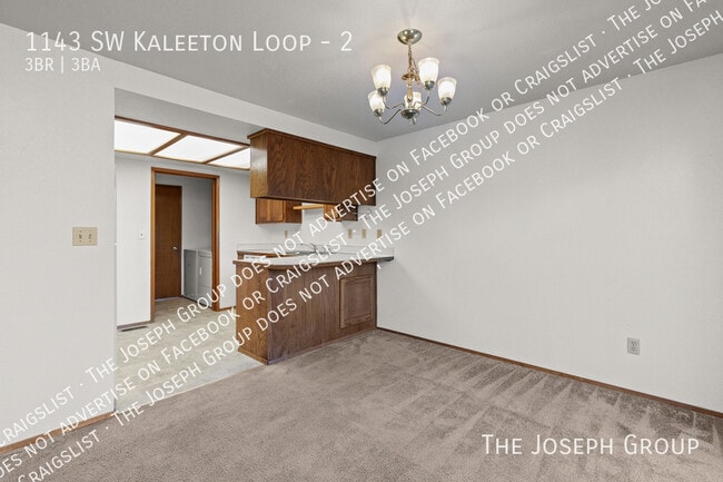 Building Photo - 1143 SW Kaleeton Loop