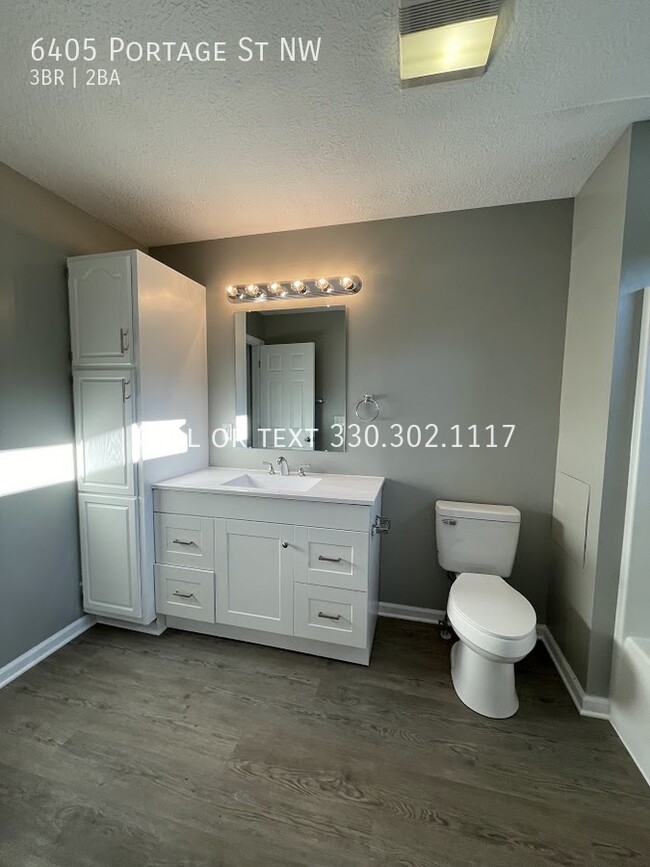 Building Photo - Three bedroom two bathroom duplex for rent