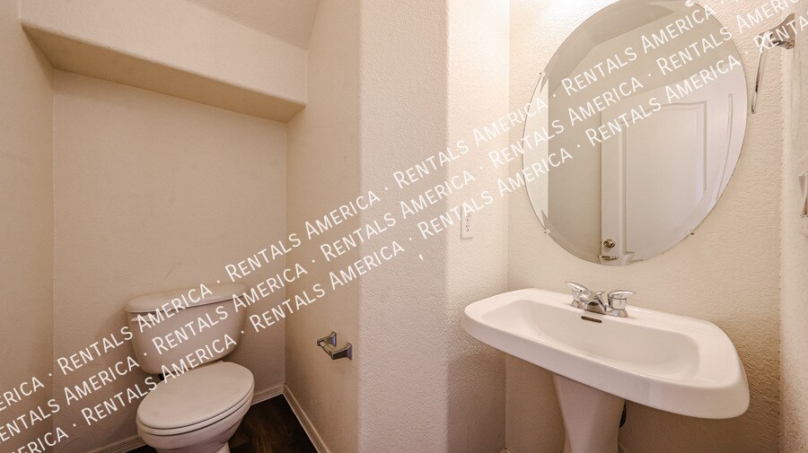 Building Photo - 1110 E Coppola St