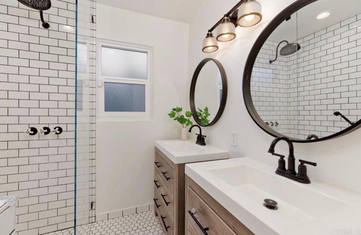 Building Photo - 4657 Lenore Dr