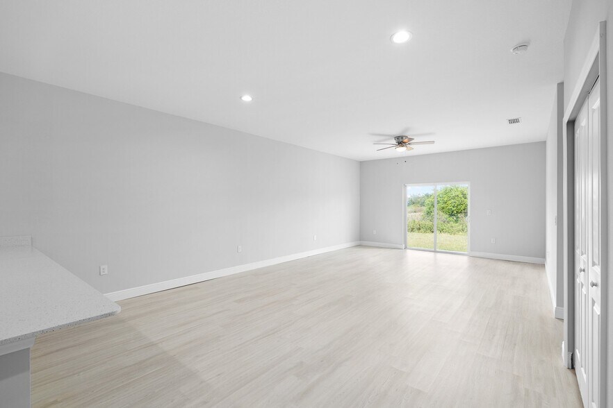 Building Photo - 10026 Cocoa Beach St