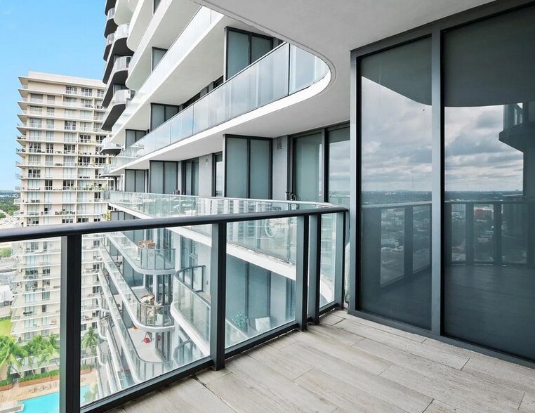 Building Photo - 121 NE 34th St