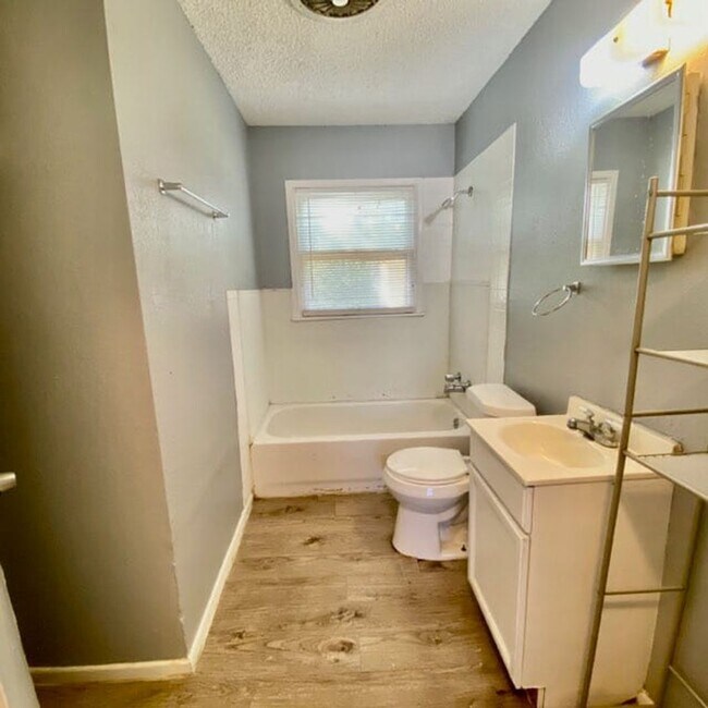 Building Photo - Handyman Special $0 First Month's Rent / “You fix, you SAVE BIG!!” Contact Mayshell for details: ...