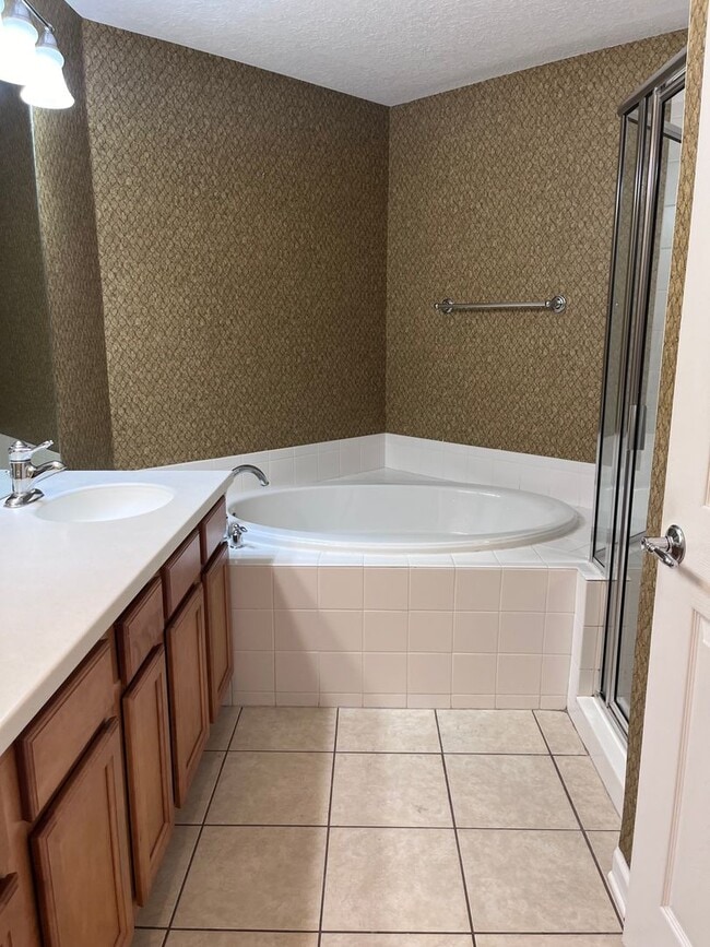 Building Photo - Welcome to the pinnacle of modern living – a dazzling 2-bedroom, 2-bathroom + Den sanctuary for r...