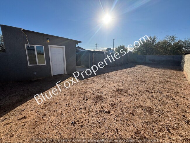 Building Photo - 2641 N Fontana Ave