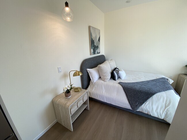 Building Photo - 3042-3044 J St