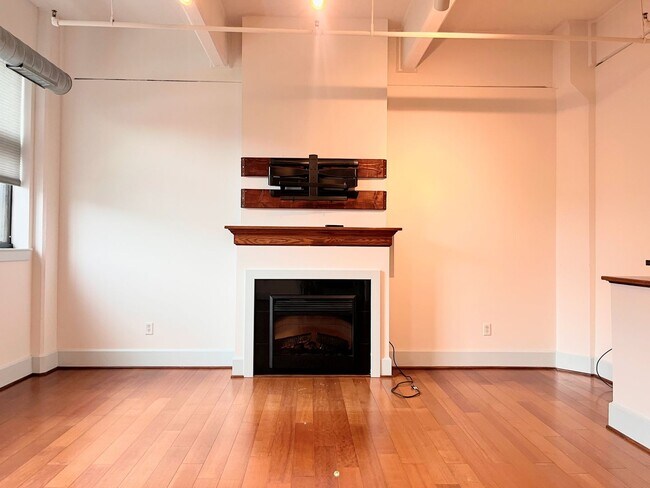 Building Photo - 210 Ellicott St