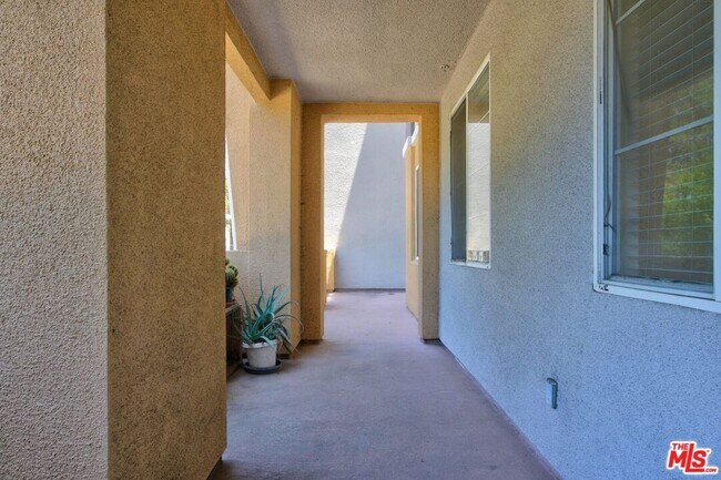 Building Photo - 360 W Ave 26