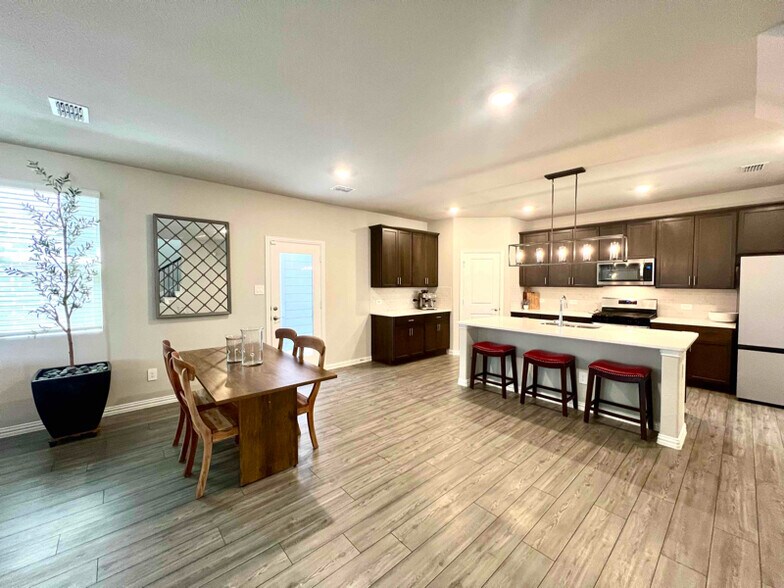 Building Photo - 2629 Gateway Ave