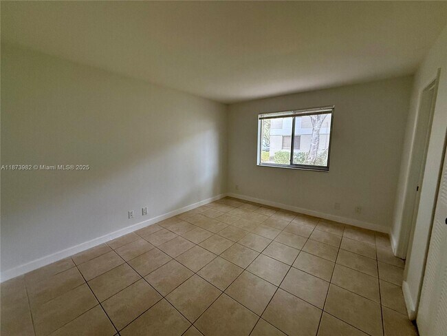 Building Photo - 702 Gardens Dr