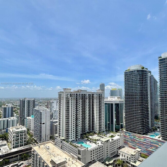 Building Photo - 1000 Brickell Plaza