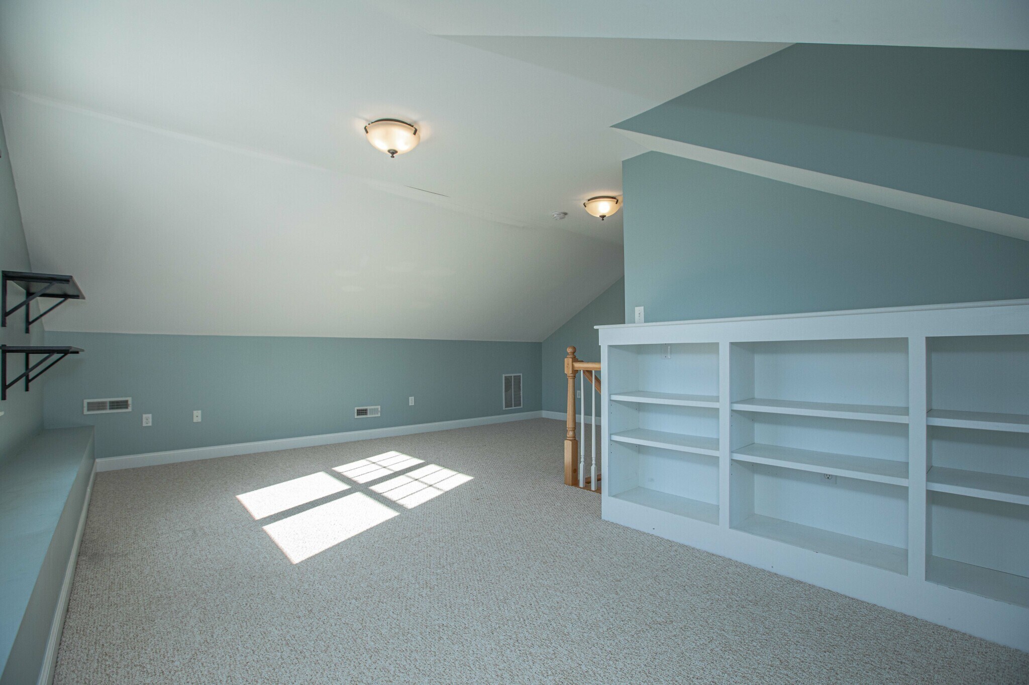 Building Photo - 8 Summer Hill Cir