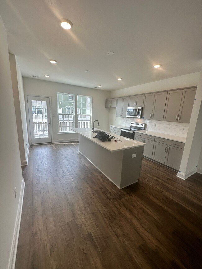 Building Photo - 409 Randolph Vw Dr