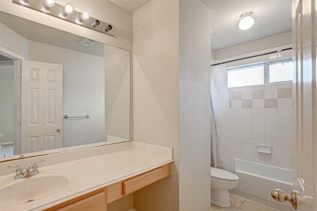 Building Photo - 11205 Sunlit Bay Dr